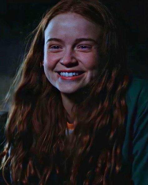 Max Mayfield Icons, Max Mayfield, Stranger Things, Long Hair, A Woman, Books Wattpad, Wattpad, Books, Red