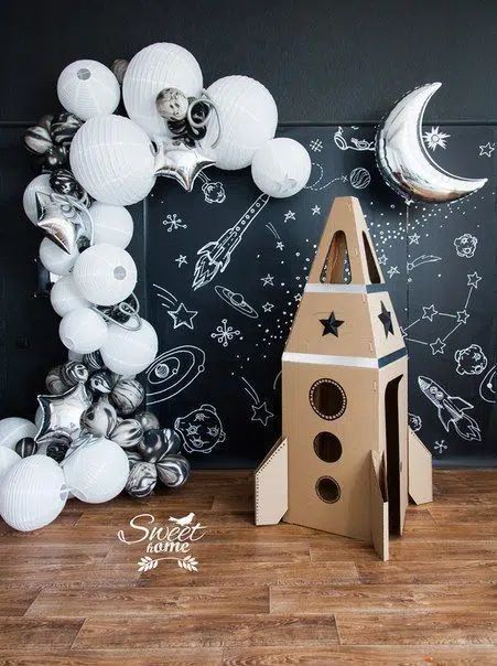 50+ Galaxy-Themed Birthday Party Decorations & Ideas Galaxy Cakes, Rocket Decorations, Cardboard Rocket, Diy Fotokabine, Kids Halloween Food, Galaxy Party, Idee Babyshower, Space Theme Party, Outer Space Birthday