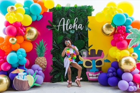 Arch Display, Havana Nights Party Theme, Outdoor Bbq Party, Wall Arch, Festa Moana Baby, Tropical Theme Party, Luau Party Decorations, Aloha Party, Hawaiian Party Decorations