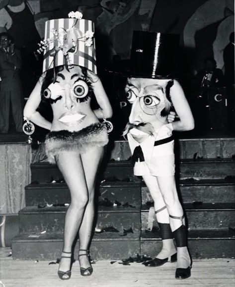 The 11 Weirdest, Creepiest, And Most Bizarre Vintage Halloween Costumes Vintage Bizarre, Vintage Halloween Costumes, Creepy Halloween Costumes, Vintage Halloween Photos, Weird Vintage, Crazy Costumes, Creepy Vintage, Vintage Halloween Costume, Hallowen Costume