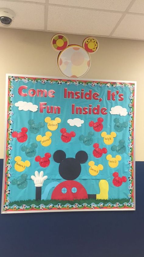 25 August Bulletin Board Ideas to Kick Off the Year Disney Bulletin Boards, Room Door Ideas, Toddler Bulletin Boards, Mickey Mouse Classroom, Mickey Mouse Crafts, Disney Themed Classroom, Birthday Board Classroom, Mickey Theme, Infant Classroom