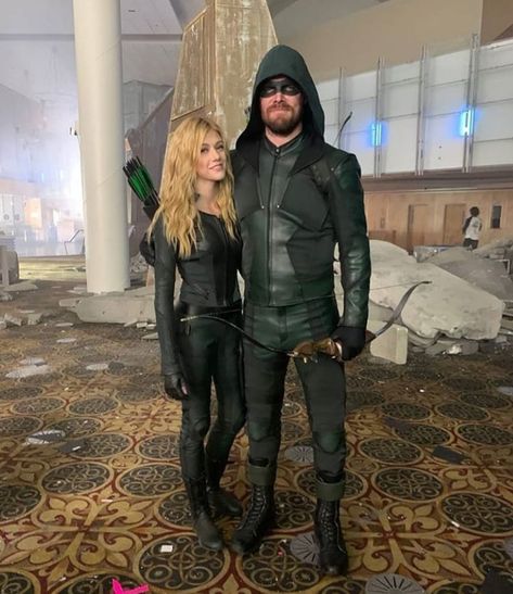 Oliver Queen & Mia Smoak-Queen Superboy Young Justice, Dinah Drake, Oliver Queen Arrow, Arrow Oliver And Felicity, Arrow Felicity, Arrow Cast, Arrow Tv Series, Kat Mcnamara, Arrow Cw