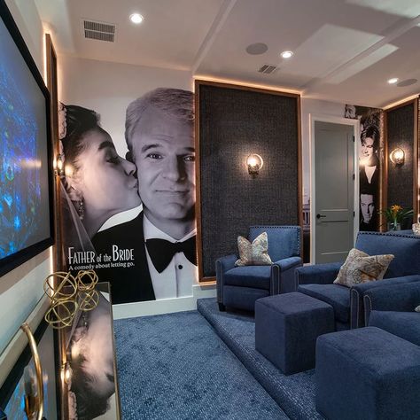 Small Movie Room, Small Theater Room, Small Theatre Room Ideas, Theatre Room Ideas, Room Pictures Ideas, Home Theater Ideas, Media Room Decor, Basement Movie Room, Media Room Seating