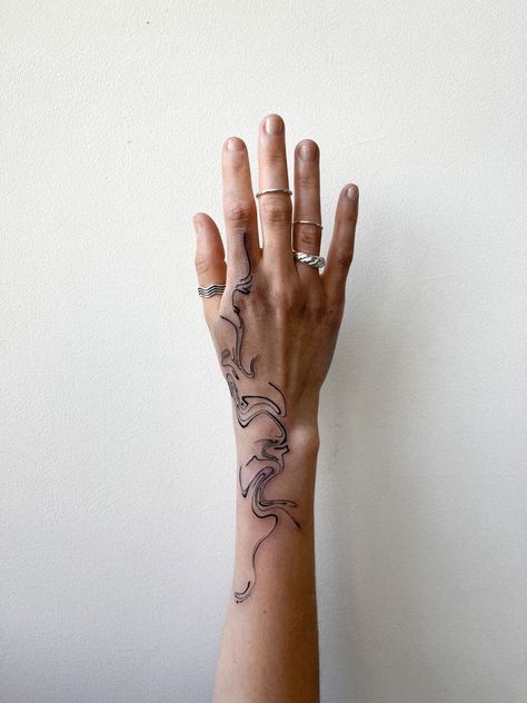 Hand And Finger Tattoos, Small Hand Tattoos, Subtle Tattoos, Elegant Tattoos, Abstract Tattoo, Dope Tattoos, Simplistic Tattoos, Little Tattoos, Small Tattoo