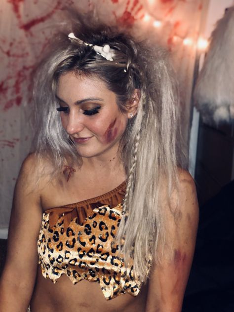 #Halloween #halloweenmakeup #costume #costumeideas #ideas #diy #diycostume #caveman #cavewoman Cavewoman Makeup Halloween, Cavewoman Hair, Cavewoman Halloween Costume, Cave Woman Makeup, Cavewoman Outfit, Cave Women Halloween Costume, Cave Woman Halloween Costume, Caveman Makeup, Cave Woman Costume Diy