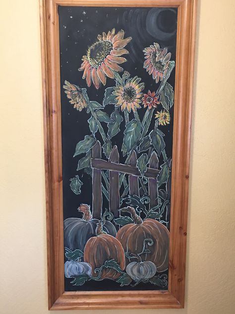 Fall Black Board Ideas, Apple Chalkboard Art, Scarecrow Chalkboard Art, Autumn Chalk Art, September Chalkboard Ideas, Chalk Boarder Designs Fall, Fall Blackboard Ideas, Sunflower Chalkboard Art, Autumn Chalkboard Art