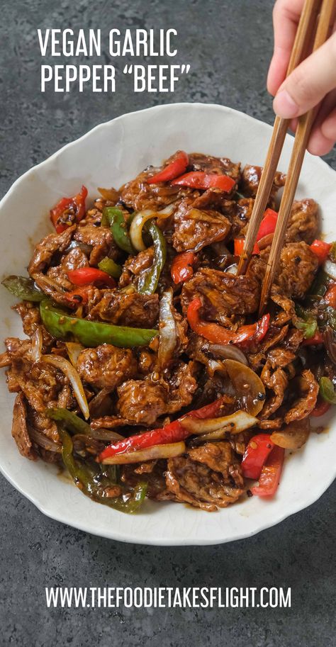 Vegan Beef Recipes, Dinner Ideas For One Person, Garlic Pepper Beef, Bell Pepper Stir Fry, Chinese Lunch, Vegan Stuffed Bell Peppers, Resep Vegan, Bbq Cauliflower, Chili Oil Recipe