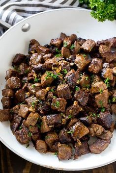 Make this buttery, garlic steak dish for dinner tonight! Serve them as an appetizer before dinner or on top of mashed potatoes for the main course. Cubed Beef Recipes, Beef Cubed Steak, Beef Cubes, Beef Tartare, Steak Bites Recipe, Garlic Steak, Cube Steak Recipes, Cube Steak, Garlic Butter Steak