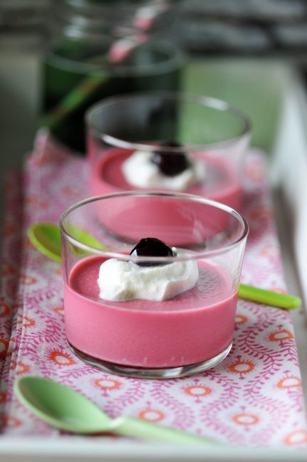 Cherry Curd Recipe, British Bake Off Recipes, Bake Off Recipes, Panna Cotta Recipe, Italian Cookie Recipes, Dessert Glasses, Cherry Desserts, Curd Recipe, Pouring Rain