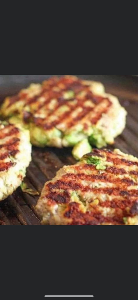 Chicken Avocado Burgers 🍗🥑 This recipe makes 4 servings. Ingredients: 36oz. (raw weight) ground chicken breast (95-97% lean) *You can also substitute ground turkey as long as it's within that percentage range fat.* 6oz. avocado ¼ cup diced onion 1 tsp mustard powder ½ tsp chili powder 1 tsp garlic powder ¼ tsp salt ½ tsp paprika ¼ tsp cumin ½ cup shredded zucchini Directions: 1. In a mixing bowl, combine all ingredients except the avocado. 2. Once the spices are thoroughly mixed into the chic Easy Chicken Burger Recipe, Ground Chicken Recipes Healthy, Chicken Avocado Burger, Chicken With Avocado, Avocado Recipes Easy, California Chicken, Avocado Burger, Chicken Burgers Recipe, Ground Chicken Recipes