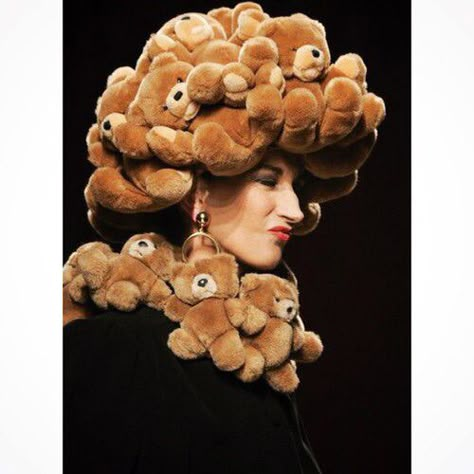 Moschino Teddy Bear Hat Camp Fashion, Crazy Hats, Fashion Week Spring 2014, Incubus, Fashion Fail, Bear Hat, Weird Fashion, Mad Hatter, Summer 2014