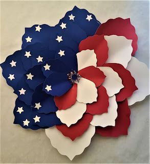 Paper Flower Step By Step, Farmhouse 4th Of July, Svgs Free, Patriotic Flowers, Wonder Woman Birthday, Paper Flower Wreaths, Flower Step By Step, Paper Flower Patterns, Memorial Day Wreaths