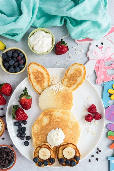 Healthy Easter Snacks, Easter Pancakes, Easter Bunny Pancakes, Healthy Easter Dessert, Healthy Easter Treats, Easter Fruit, Bunny Pancakes, Healthy Easter Recipes, Carrot Cake Bars