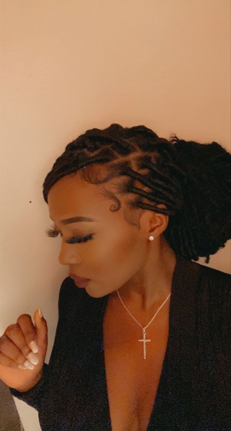 #Blackwomen #Darkskinwomen #Burundianwomen #Finedarkskinwomen Faux Locs Hairstyles, Cute Braided Hairstyles, Cute Box Braids Hairstyles, Protective Hairstyles Braids, Pretty Braided Hairstyles, Girls Hairstyles Braids, African Braids Hairstyles, Locs Hairstyles, Baddie Hairstyles