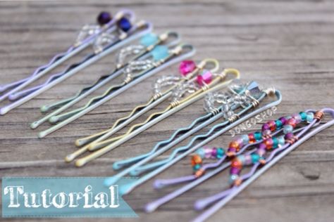 How to make wire wrapped bobby pins! | DongoShop Tutorials! Hair Pins Diy, Beaded Hair Pins, Beaded Hair Clips, Bead Hair Accessories, Hair Decorations, Hair Beads, Diy Hair Bows, Diy Hair Accessories, Hair Ornaments