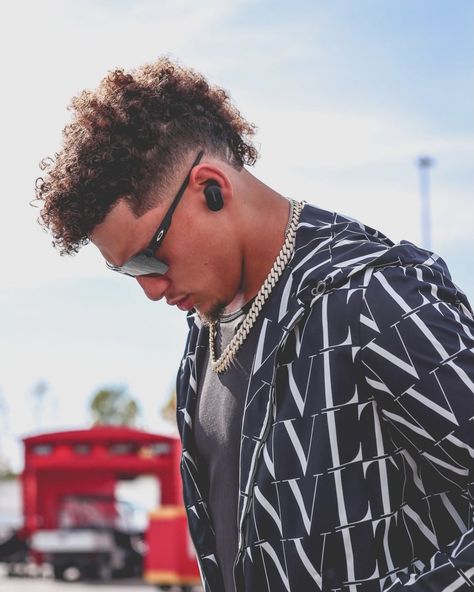 Patrick Mahomes Haircut, Mahomes Haircut, Kansas City Chiefs Football, Chiefs Football, Patrick Mahomes, Haircut Styles, Kc Chiefs, Popular Styles, Nfl Players