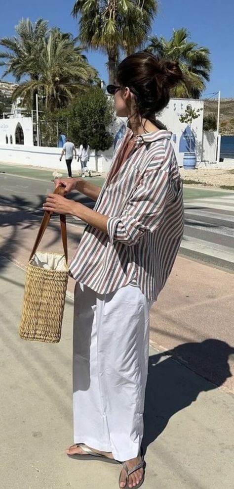 Beach Outfit Not Revealing, Beach Outfits For Moms, Hawaii Work Outfits, Farmhouse Aesthetic Outfits, Beach City Outfit, Linen Layers Outfit, Sydney Summer Outfit, Vacation Outfits 2024, Spring Italy Outfits