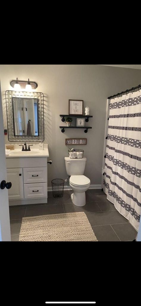 Ideas For Small Restrooms, Black Interior Bathroom Design, Dark Themed Bathroom Ideas, Guest Bathroom Decor Minimalist, White With Black Accent Bathroom, Bathroom Decor White Cabinets, Apartment Bathroom Decor Ideas Vintage, Gray Walls Bathroom Ideas, Decor With Grey Floors