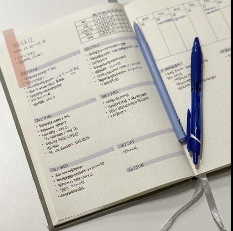 Muji Planner, Minimalist Bullet Journal Layout, Bullet Journal Minimalist, Bullet Journal Month, Handwriting Examples, Writing Planning, Hobonichi Planner, Bulletin Journal Ideas, Bullet Journal Aesthetic