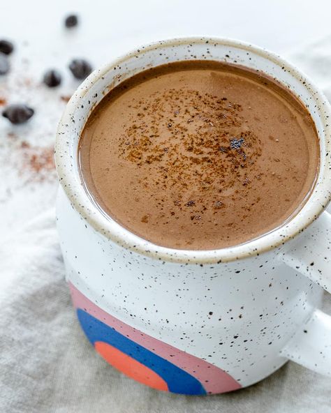 Warm up with this cozy Vegan Mexican Hot Chocolate! It's perfectly flavored and will hit the spot during the cold weather. #plantbasedonabudget #vegan #hot #chocolate Desserts For Cinco De Mayo, Vegan Mexican Hot Chocolate, Healthy Hot Cocoa, Cashew Milk Recipe, Drinks Nonalcoholic, Mexican Desserts, Healthy Hot Chocolate, Drinks Healthy, Hot Christmas