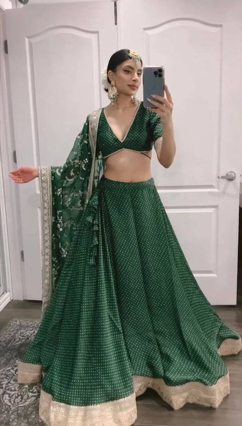 Choli Blouse Design, Chaniya Choli Designs, Green Lehenga Choli, Lehenga Choli Designs, Lehenga Choli For Women, Choli For Women, Simple Lehenga, Mehendi Outfits, Sabyasachi Lehenga