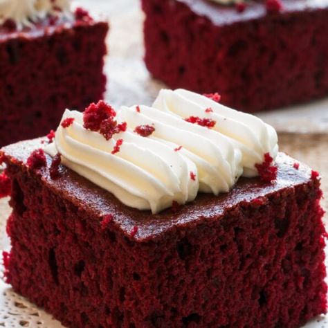 Ina Garten Red Velvet Cake Cheesecake Red Velvet, Beet Cake, Red Velvet Wedding Cake, Bolo Red Velvet, Red Velvet Brownies, Velvet Cake Recipes, Red Velvet Cake Recipe, Cheesecake Mini, Red Velvet Cheesecake