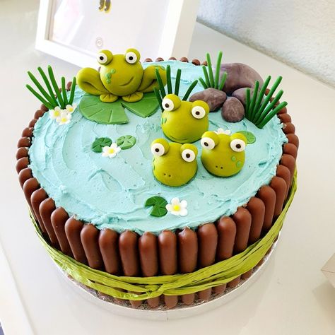 Frog Party Food Ideas, Frog Party Ideas Decoration, Green Birthday Cakes For Kids, Frog Pond Cake, Frog Theme Cake, Easy Frog Cake, Frog Cake Birthday, Frog Birthday Cake Ideas, Frog Cake Ideas