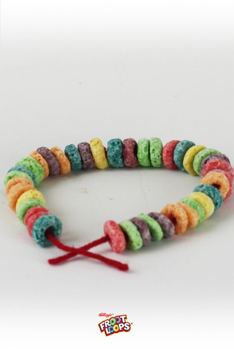 Froot Loops Bedazzled Bracelet.  String Froot Loops on colorful pipe cleaners, twist the ends and your kids can show off their colorful style! Fruit Loops Craft, Fruit Loop St Patricks Day Craft, Fruit Loops Arts And Crafts, Froot Loop Rainbow Craft, Froot Loop Necklace, Froot Loop, Spring Sewing Patterns, Beaver Scouts, Diy Crafts For Teen Girls