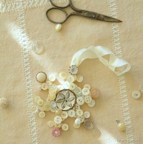 homework: creative inspiration for home and life: Etceteras: vintage button snowflake Snowflake Party, Button Creations, How To Make Snowflakes, Weekend Crafts, Diy Buttons, Button Art, Button Jewelry, Christmas Makes, Button Crafts