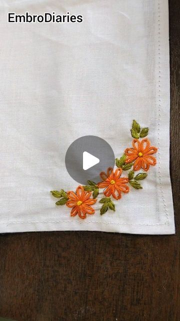 Handkerchief Flowers Diy, Embroidery On Handkerchief, Simple Flower Embroidery Designs, Embroidery Handkerchief, Handkerchief Embroidery, Daisy Embroidery, Simple Hand Embroidery Patterns, Simple Embroidery Designs, Hand Embroidery Flowers