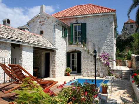 Charming Croatian House Mirca - villascroatia.net Dalmatian Stone, Vacation Rentals By Owner, Seaside House, Old Stone Houses, Beautiful Villas, Stone Houses, Style At Home, Stone House, Holiday Rental