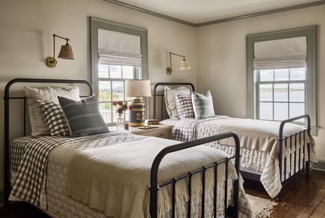 Wolf Twin Bedroom Cottage Twin Bedroom Ideas, Guest Room Twin Beds, Guest Bedroom Twin Beds, Two Full Beds In One Room Ideas, Two Twin Beds In One Room, White Sitting Room, Twin Beds Guest Room, Two Twin Beds, Living Room Mantel