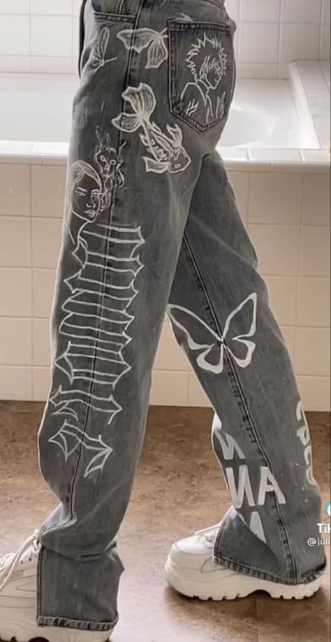 Aesthetic Pants Design, Easy Art Designs To Draw, Painting My Pants, Cool Designs To Paint On Pants, Bleached Design Jeans, Painted On Pants, Pants Custom Paint, Painting Ideas On Jeans Pants, Paint On Pants Ideas