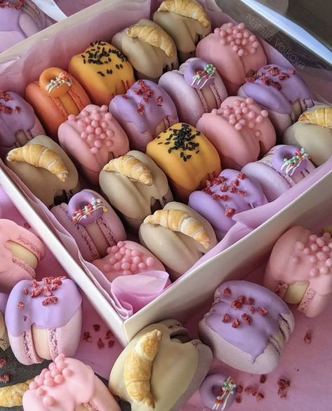 Kue Macaroon, Kawaii Cooking, Macaroon Recipes, Pretty Dessert, Yummy Comfort Food, Think Food, Cute Desserts, Food Obsession, Cafe Food