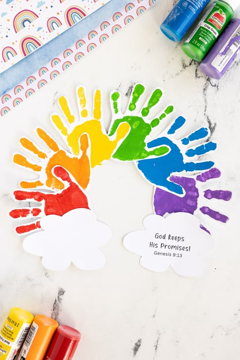 This handprint rainbow craft is a fun and colorful Bible craft perfect for remembering God's promise after the flood. Handprint Kite Craft, Easter Finger Painting, Kids Making Art, Rainbow Activity For Kindergarten, God Promises Craft, Rainbow Activity For Preschool, Rainbows Preschool Theme, Rainbow Art Craft, Colour Crafts For Toddlers