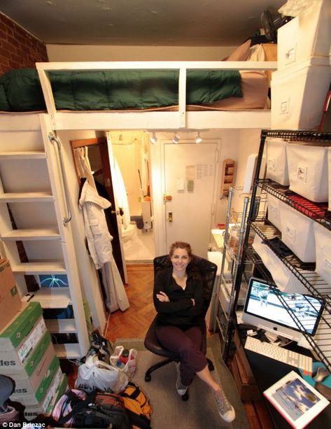 Snug: Felice Cohen, a professional organiser, lived in a 90-square ft apartment for five years Smallest Apartment, Small Prefab Homes, Movable House, Wrought Iron Beds, Tiny Apartments, Apartment Bedroom Decor, Small Studio Apartments, New York Apartment, Stylish Beds