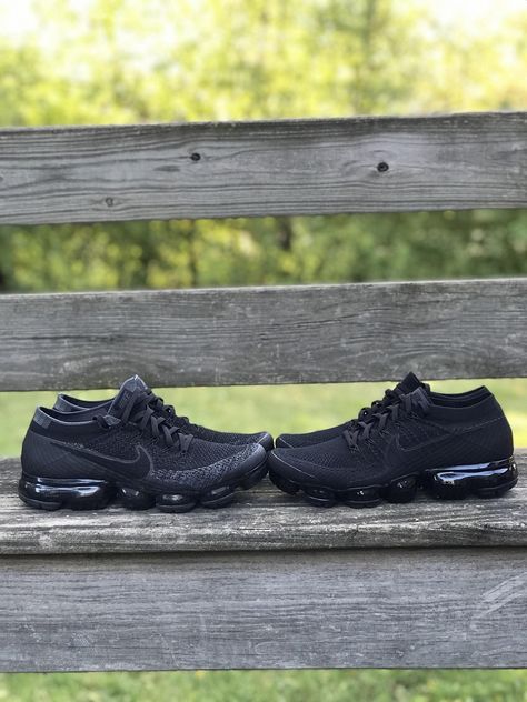 Black Vapormax, Creative Wedding Gifts, Sneakers Jordans, Gym Outfit Men, Nike Vapormax, Shoes Sneakers Jordans, Triple Black, Creative Wedding, Black Sneakers