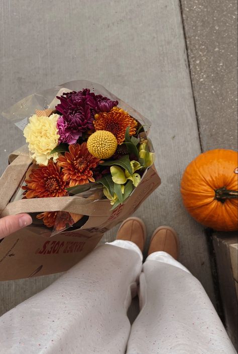 #traderjoes #fashion #fall #cozy #aesthetic #flowers Flowers Autumn Aesthetic, Fall Flowers Aesthetic, Fall Instagram Pictures Aesthetic Feed, Fall Cozy Aesthetic, Terracotta Fall Flower Aestheti, Cozy Fall Aesthetic Harry Potter, Fall Aesthetic Puppy, Autumn Pumpkins, Aesthetic Flowers