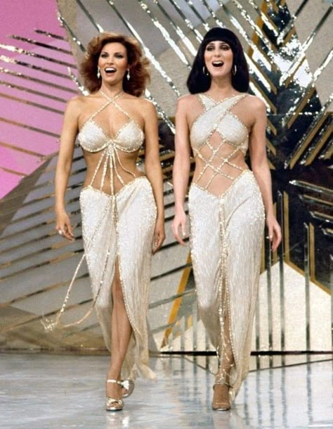 Iconic Cher Outfits, Cher 70s Outfit, Cher Fashion 70s, Cher Iconic Looks, Iconic Cher, Cher 60s, 70s Cher, Cher Bob Mackie, Cher 70s