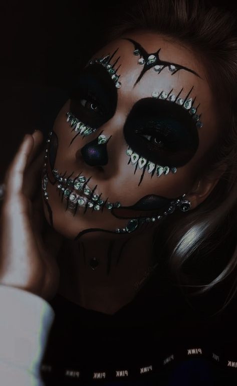 Glam Skull Makeup Halloween, Diamond Skull Makeup, Glitter Skull Makeup, Skeleton Face Makeup, Skull Face Makeup, Burlesque Makeup, Skull Makeup Tutorial, Glam Skull, Catrina Makeup