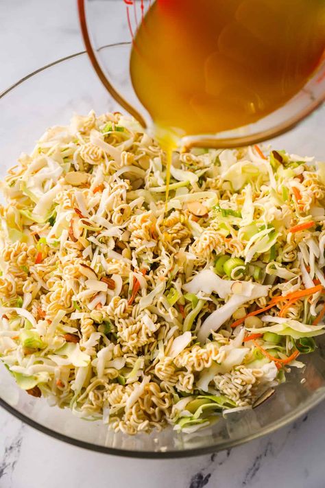 Cabbage Asian Salad, Cabbage Crunch Salad, Salad With Ramen Noodles, Asian Ramen Salad, Asian Cabbage, Chinese Salad, Asian Salad Recipe, Asian Ramen, Asian Coleslaw