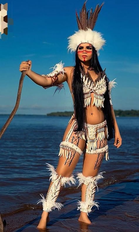 Native American Outfit Women, Native American Outfits, American Beauty Standards, Native American Hair, Native Outfits, Native American Clothing, Native American Culture, Native American Fashion, American Model