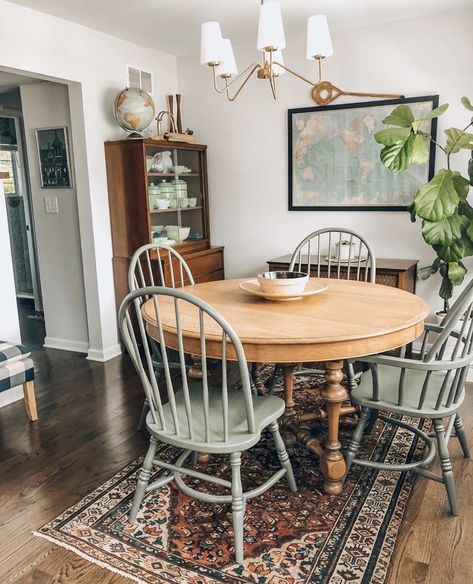 Circle Dining Table, Round Kitchen Table, Dining Nook, Dining Room Inspiration, Decoration Inspiration, Room Table, Round Dining, House Inspiration, Dining Room Decor