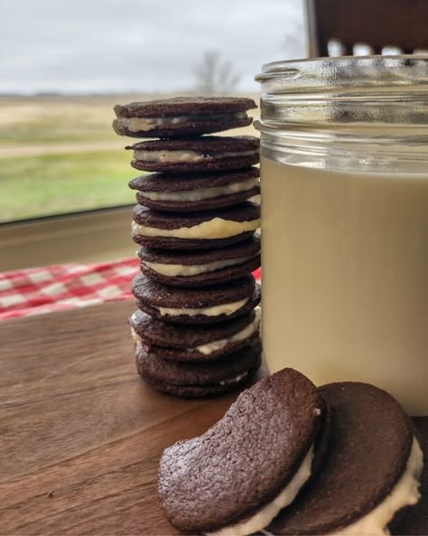 Sourdough Chocolate and Cream Sandwich Cookie Recipe Sourdough Oreo Cookies, Sweet Cream Pie, Everything Sourdough, Fancy Grilled Cheese Recipes, Sourdough Cookies, Artisan Sourdough Bread Recipe, Fresh Pumpkin Pie, Sourdough Breads, Fancy Grilled Cheese