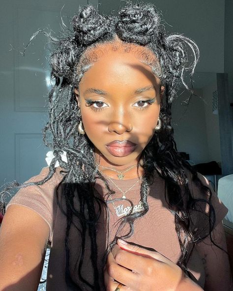 morgan on Instagram: “pls i couldn’t choose 😭” Earthy Makeup Looks Black Women, Earthy Makeup Looks, Bby Bruh, Makeup Looks Black Women, Earthy Makeup, Earthy Girl, Youtuber Dr, Brown Girls Makeup, Afro Punk