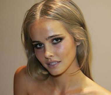 Isabel Lucas, Pretty Makeup, Cute Makeup, Aesthetic Makeup, Makeup Skin Care, Gossip Girl, Makeup Inspo, Pretty Face, Makeup Routine