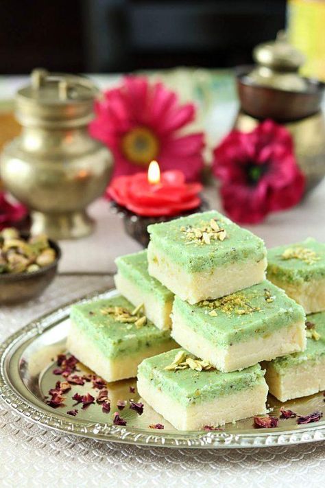 Pista Burfi, layered Pista Burfi, Easy Layered pista Burfi, Pista mawa burfi Eid Appetizers, Pista Barfi, Desserts Indian, Condensed Milk Recipe, Easy Indian Dessert Recipes, Sweets Photography, Peda Recipe, Easy Indian Dessert, Mithai Boxes