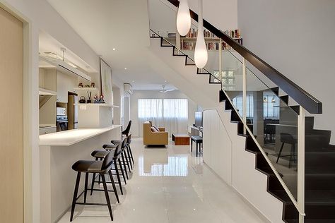 8 Maisonette Designs That Are a Step Up from Your Usual HDBs | Qanvast #maisonette #hdb #sghomes #sghomeinterior #qanvast Hdb Maisonette Singapore, Executive Maisonette Hdb, Maisonette Ideas, Maisonette Design, Dream Staircase, Hdb Maisonette, Real Apartment, Open Floor Concept, Singapore Interior