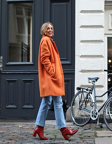 Making a Case For The Orange Coat Orange Coat, Orange Outfit, Red Boots, Outfit Inspiration Fall, Street Style Chic, Coat Outfits, Street Style Looks, Looks Style, Winter Fashion Outfits