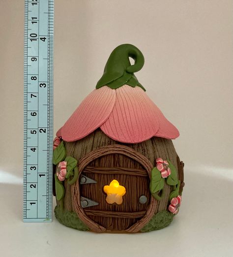 Gnome House Diy, Fairy House Clay, Polymer Clay Fairy House, Fairy Jars Diy, Mushroom Fairy House, Diy Mushroom, Homemade Anniversary Gifts, Ceramic Christmas Decorations, Clay Fairy House